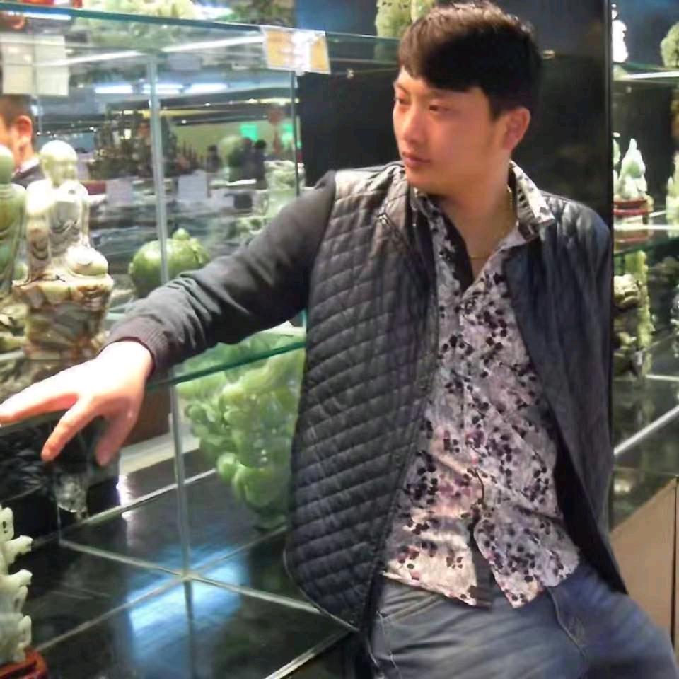 淡淡的烟🚬草味