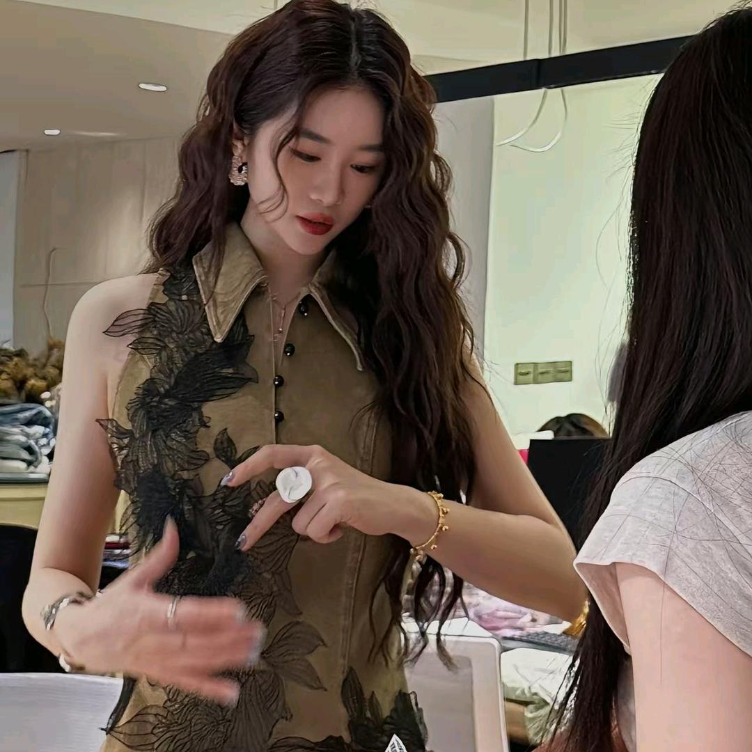 三吉黑花的《时尚穿搭分享》