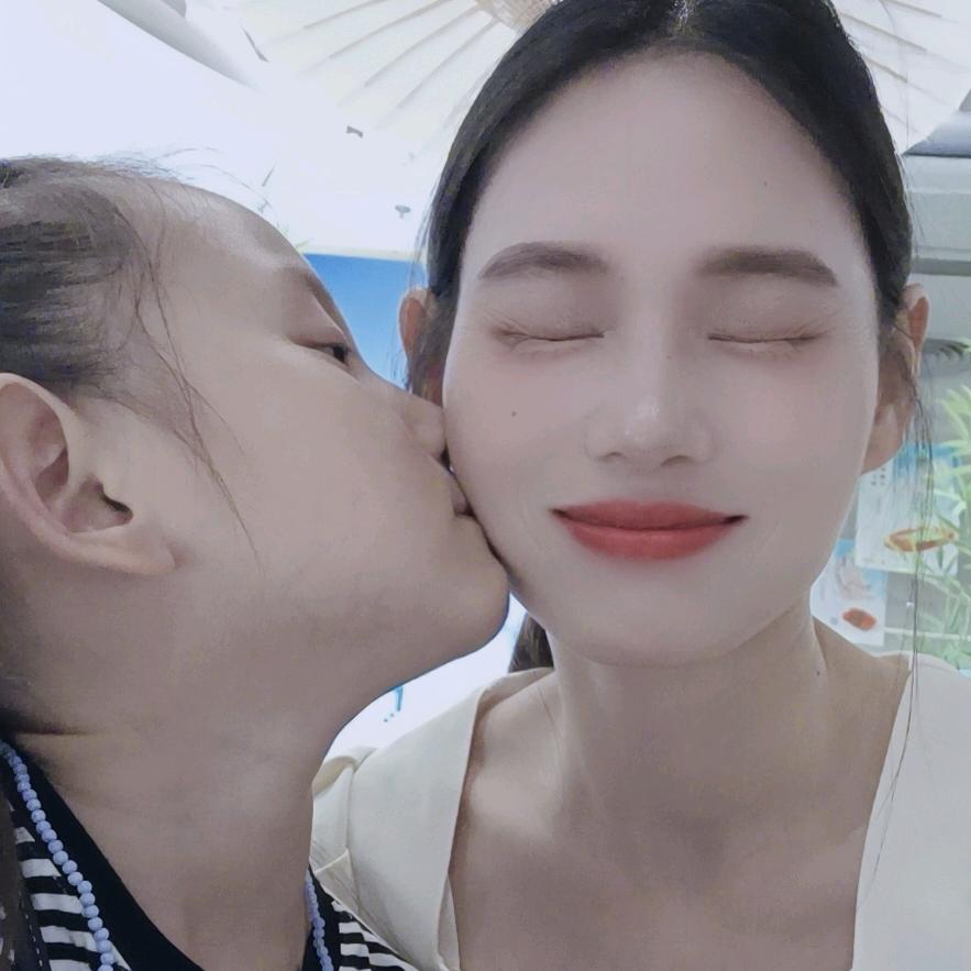 蛤蟆夫妇卖盒饭