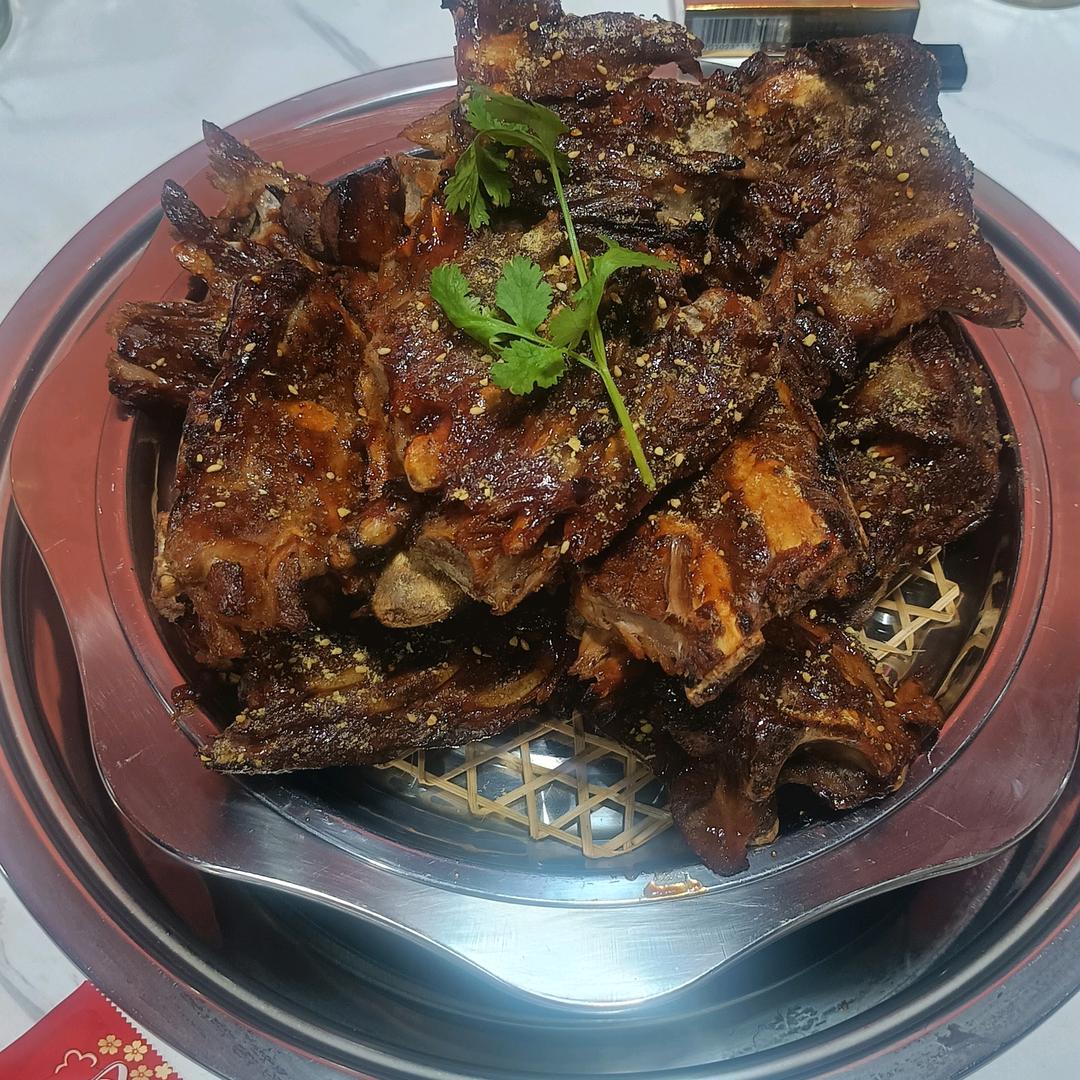 绥中，老北街烤骨头