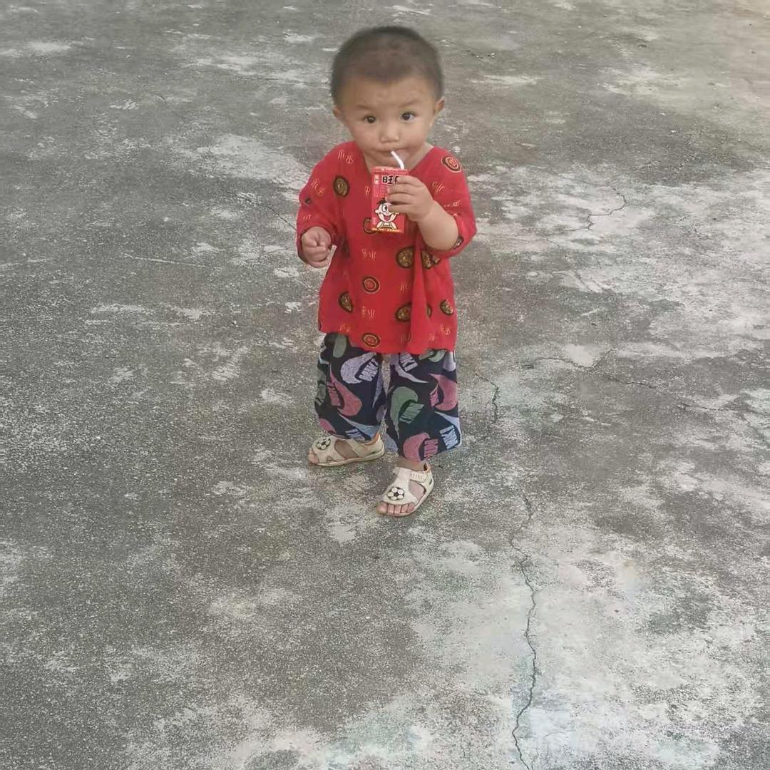 妮**