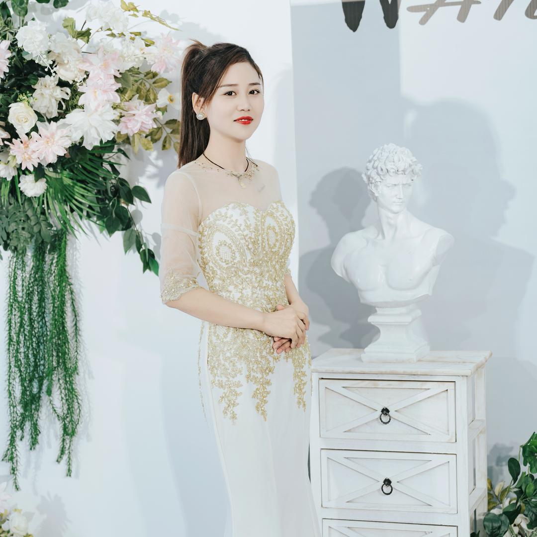婚礼人杨红