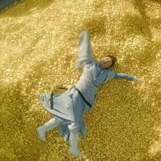 心有山海，静而不争