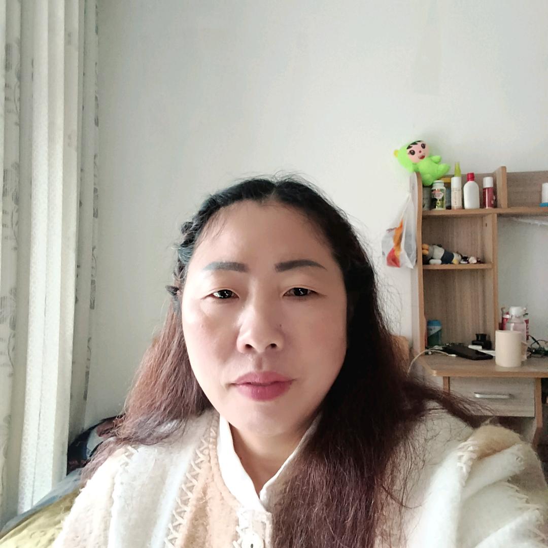 谢靓靓喂跑山猪