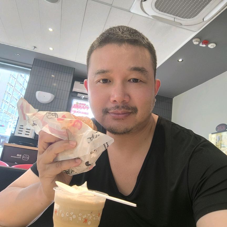 彩虹群主江小北