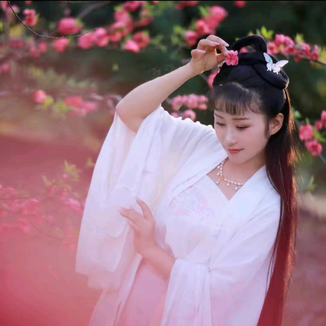 🌈劉萍饿了(坐在船头看美景)