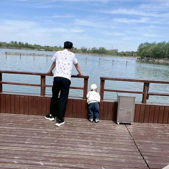 以义走社会 以感度人生 \\