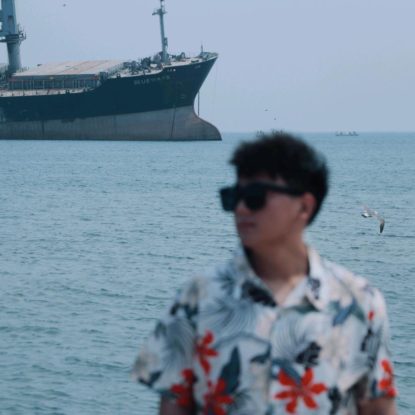 看一万次海.