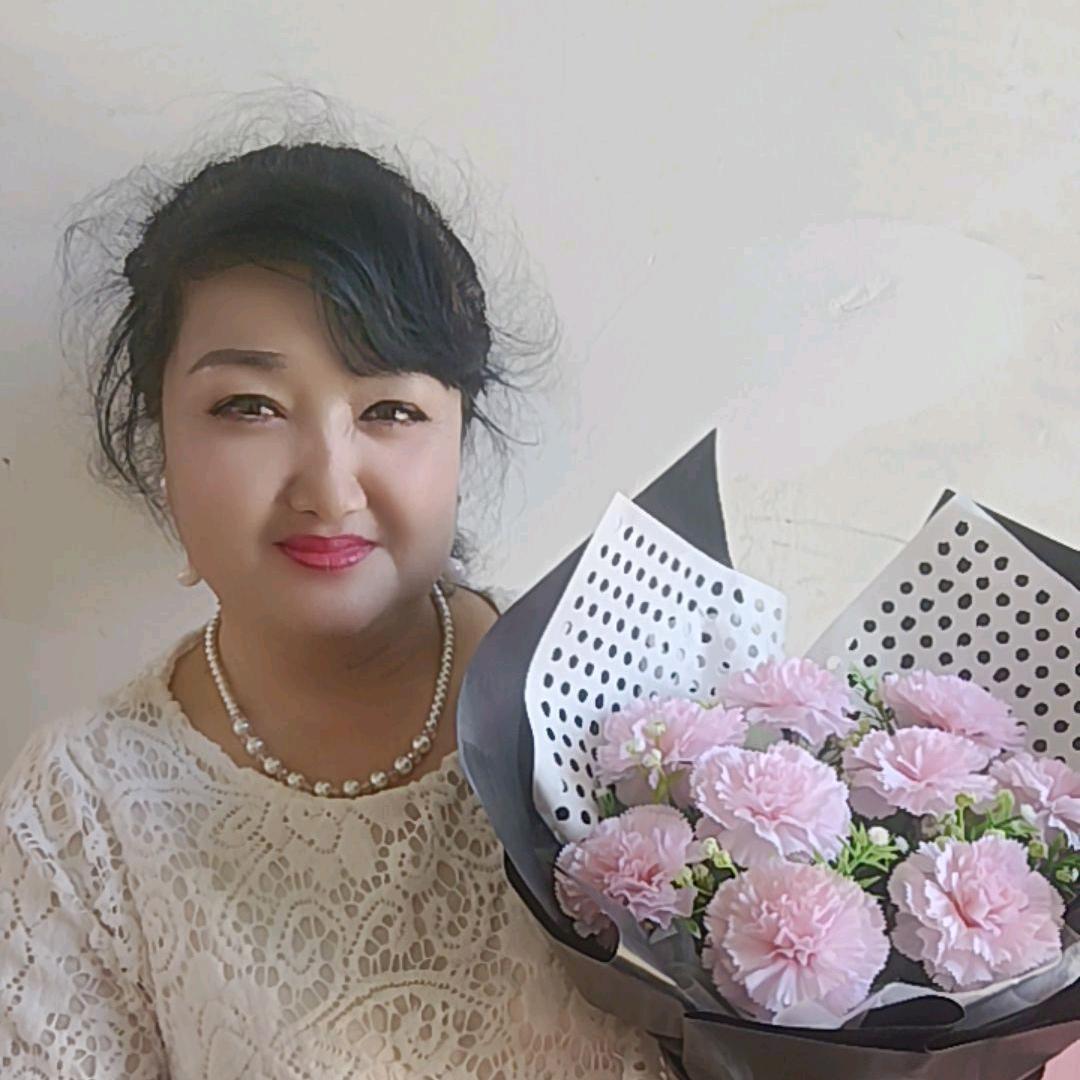 🌹谁穿谁美服装店 🌹