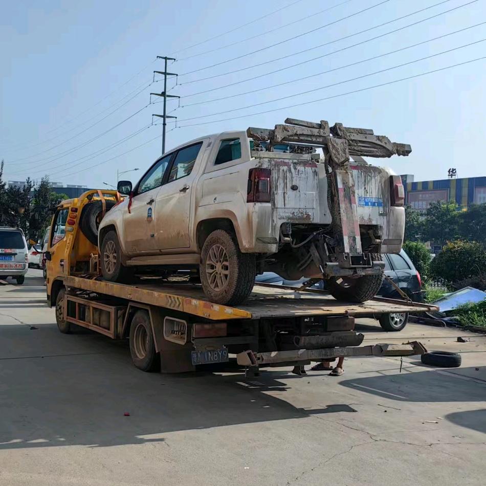 郑州南龙湖24小时汽车道路救援拖车服务