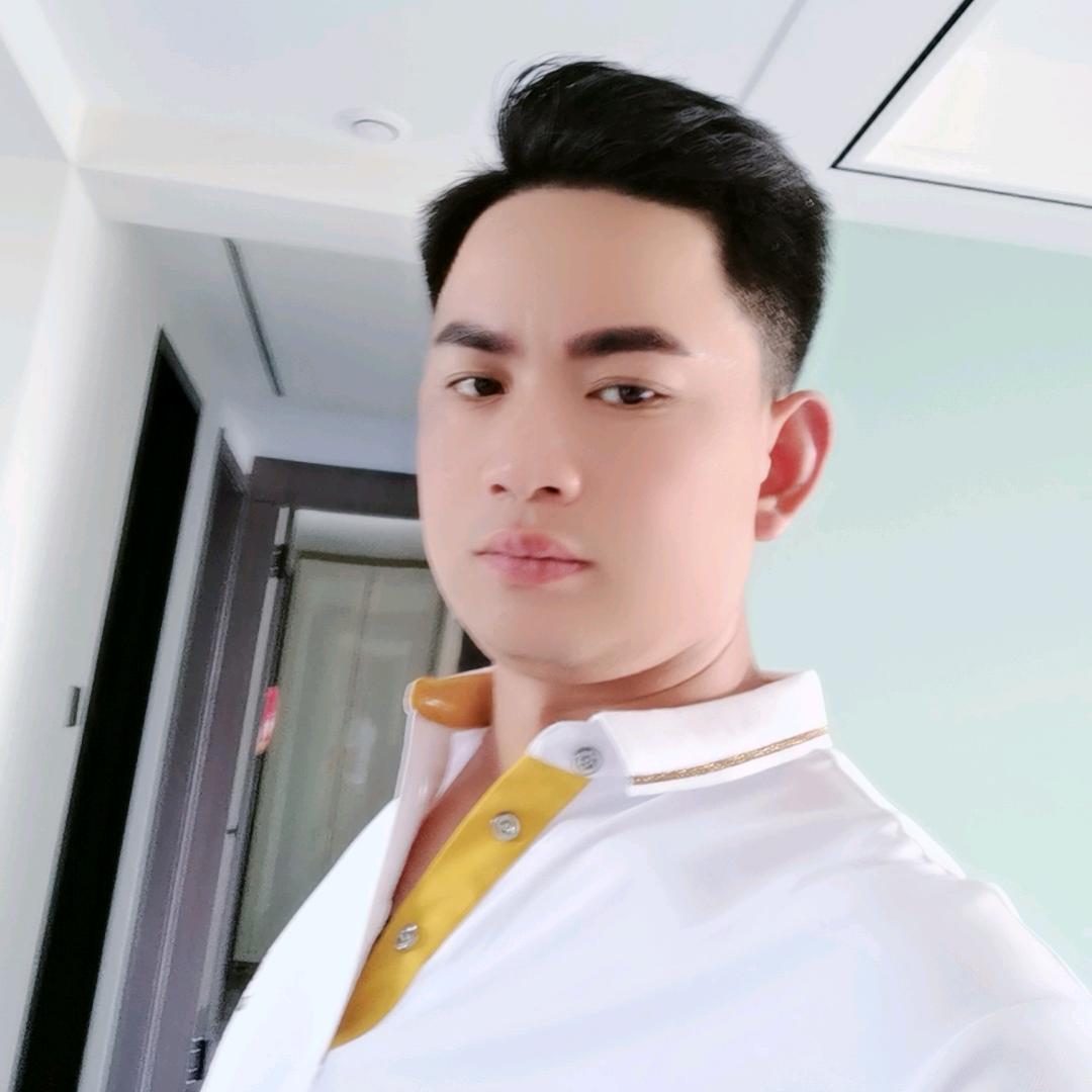 阿   德