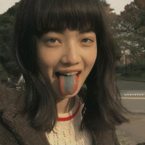 散步带猫条女士