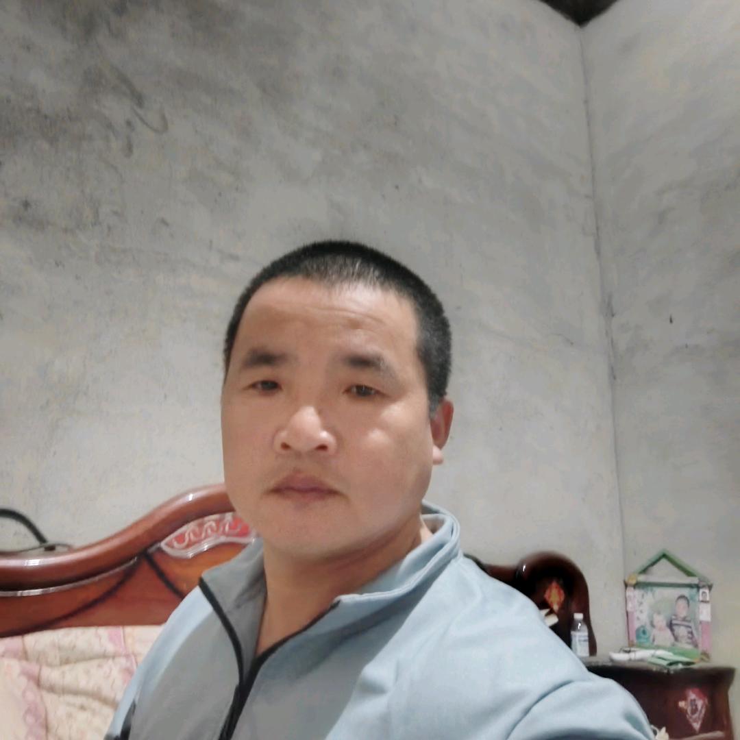 何须扶我青云志，我自凌云至山巅