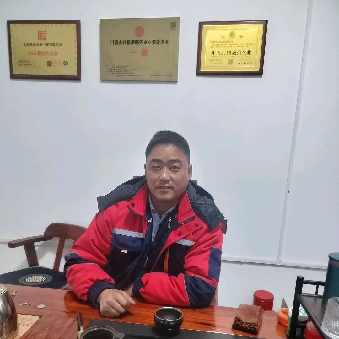 大连默迪轩系统门窗刘明