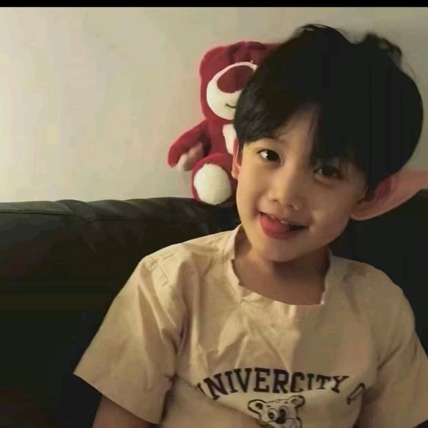 小王...