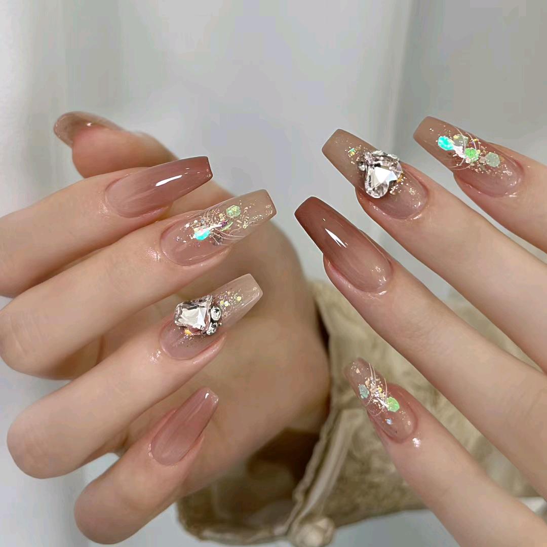 胶州市芷间美甲店（个体工商户）