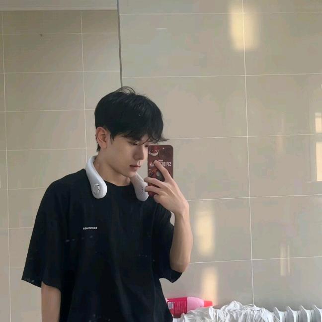 恩爱夫妻幸福家庭可爱小公主