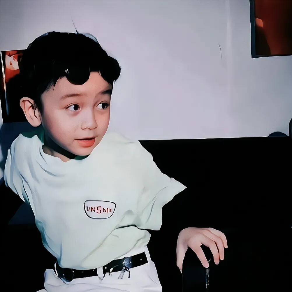 罐罐爱躺地上闹🤣