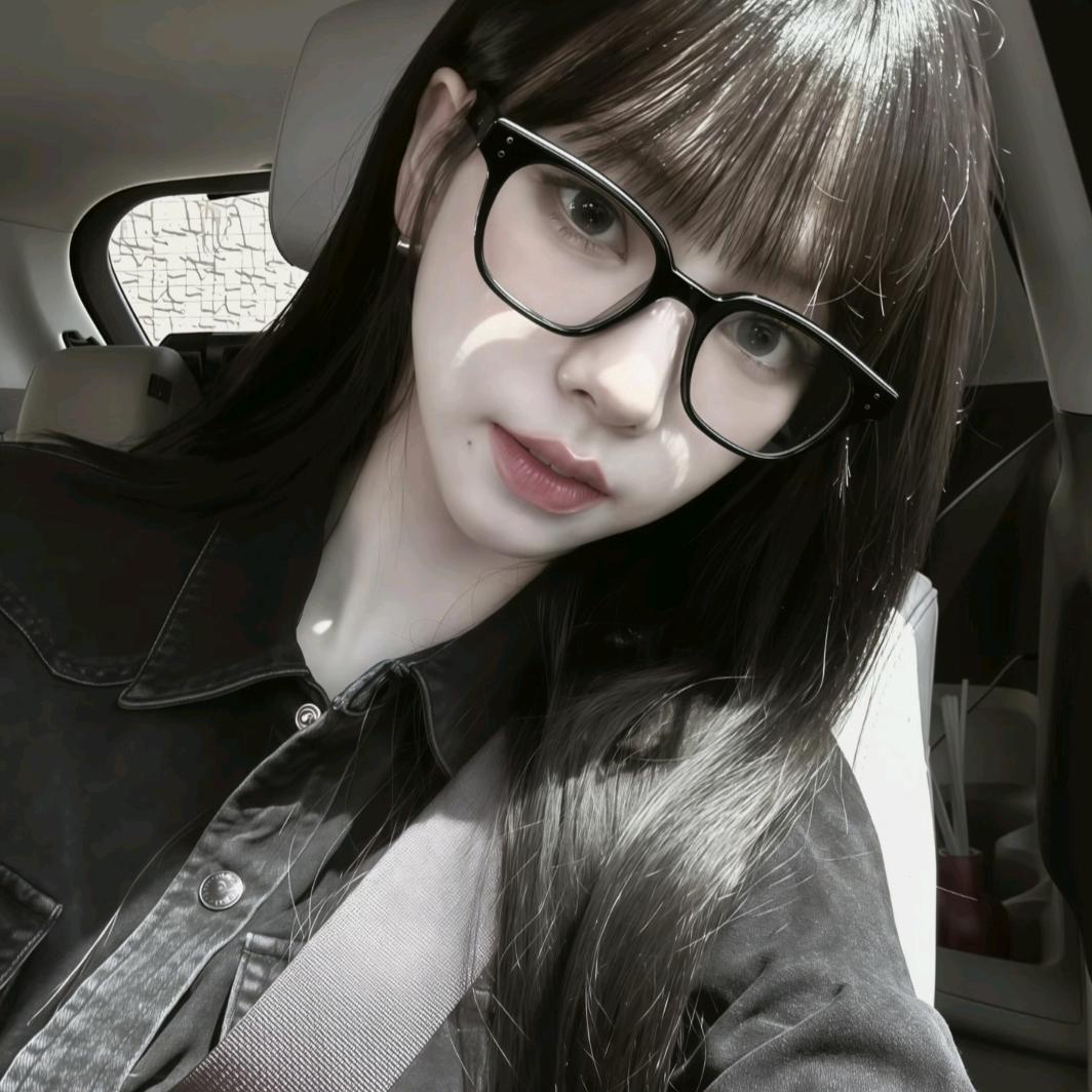 因为长得太帅曾被6名少妇轮流摸头