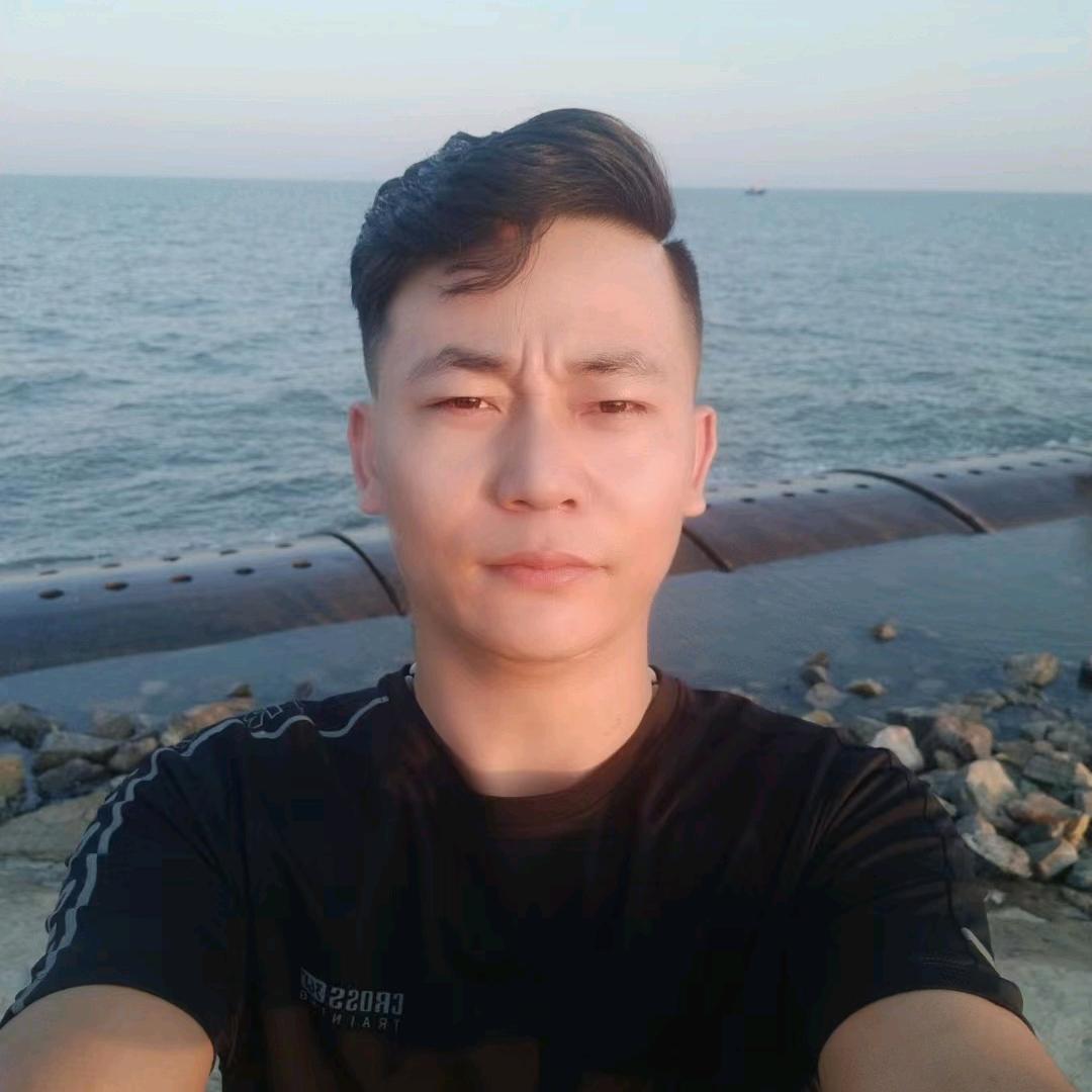 冠亚体育用品，塑胶跑道原材料厂家。