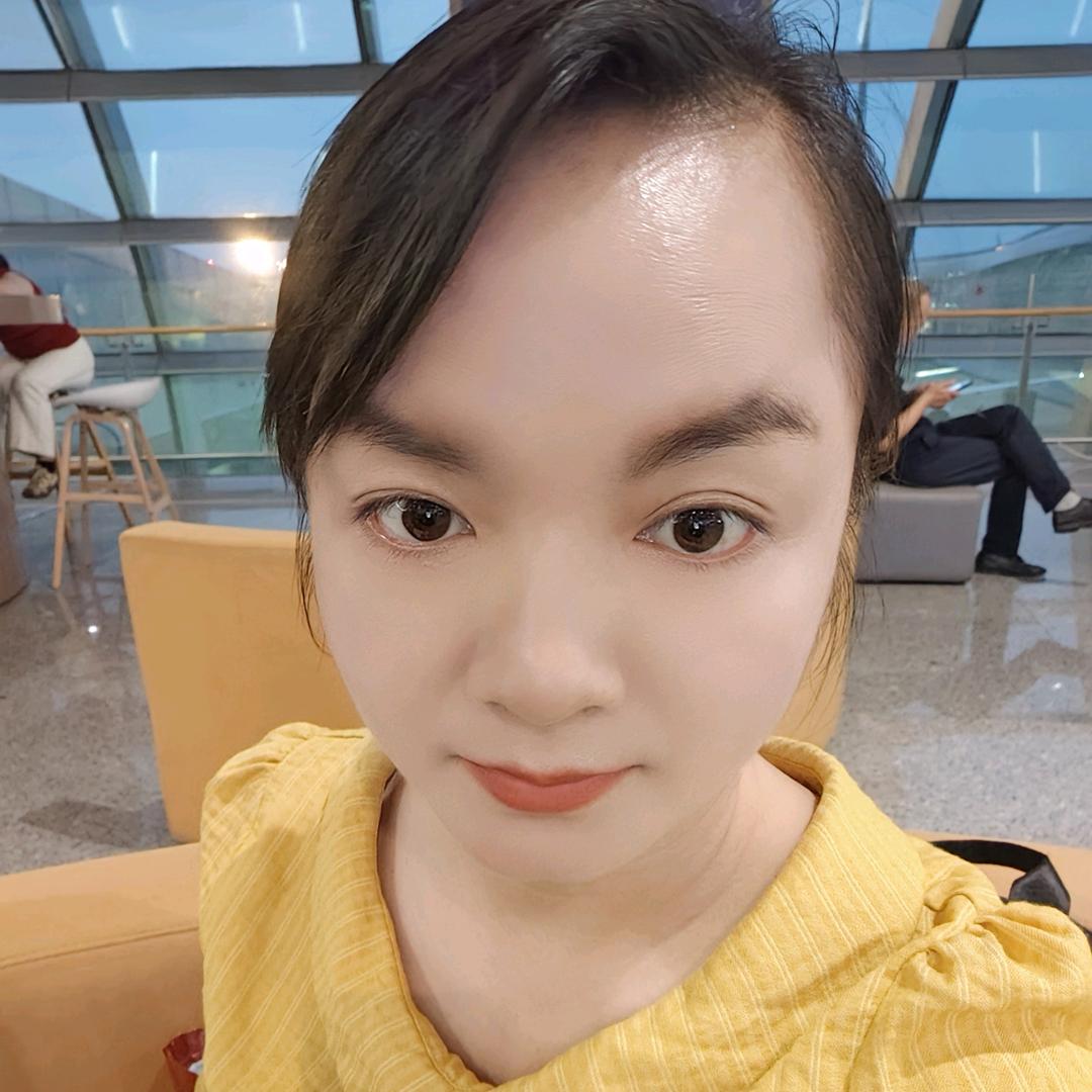 叶姐玩手机啦😄