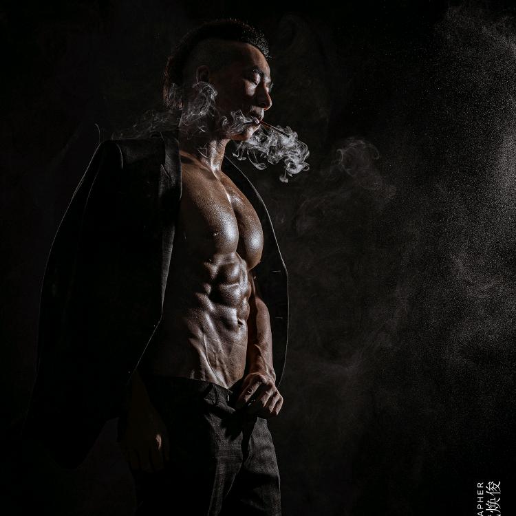 肌肉男爱上小太阳