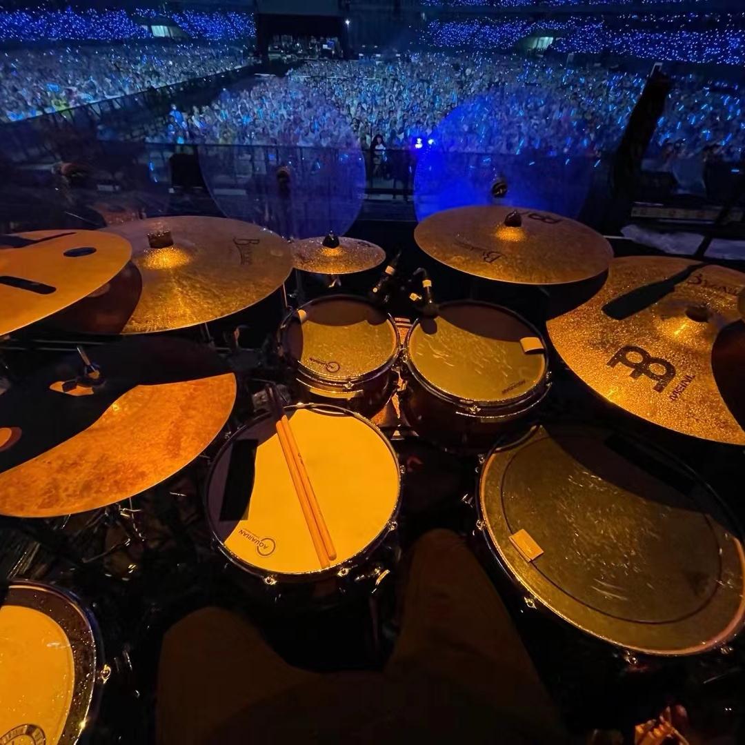 爱打鼓的王同学