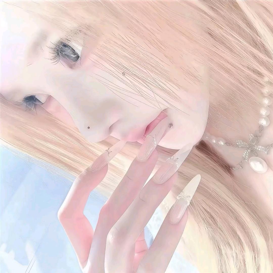 白绾沁.