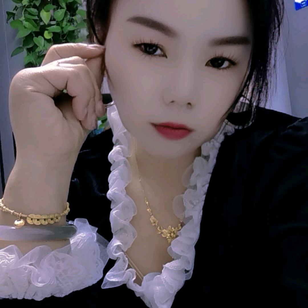 大云朵姥姥微笑向钱行，