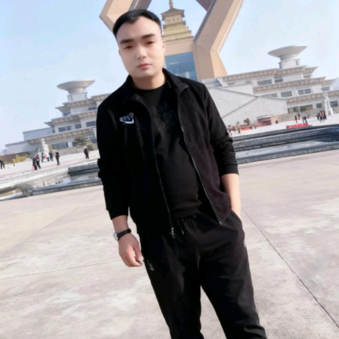 雄鹰🦅翱翔