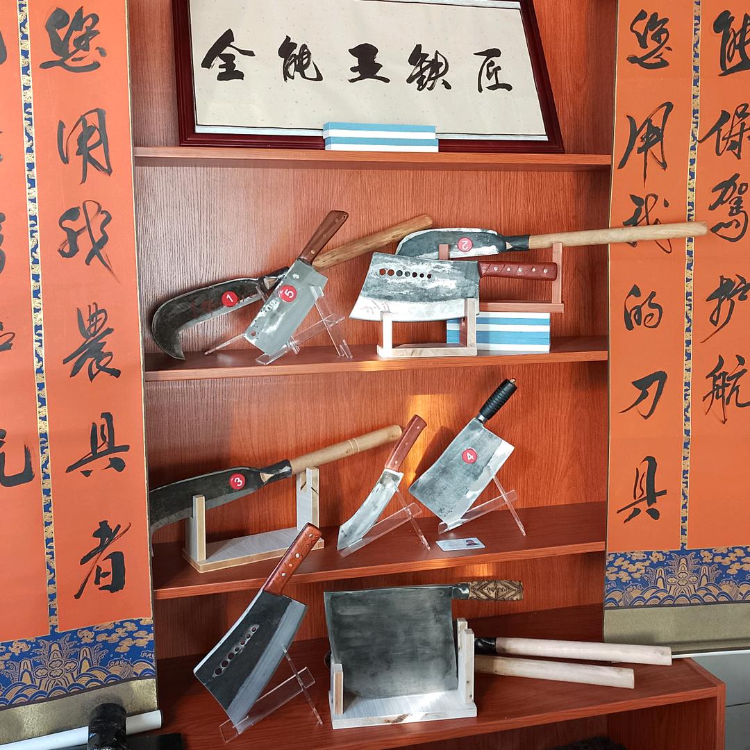 樊圣手工锻打农具