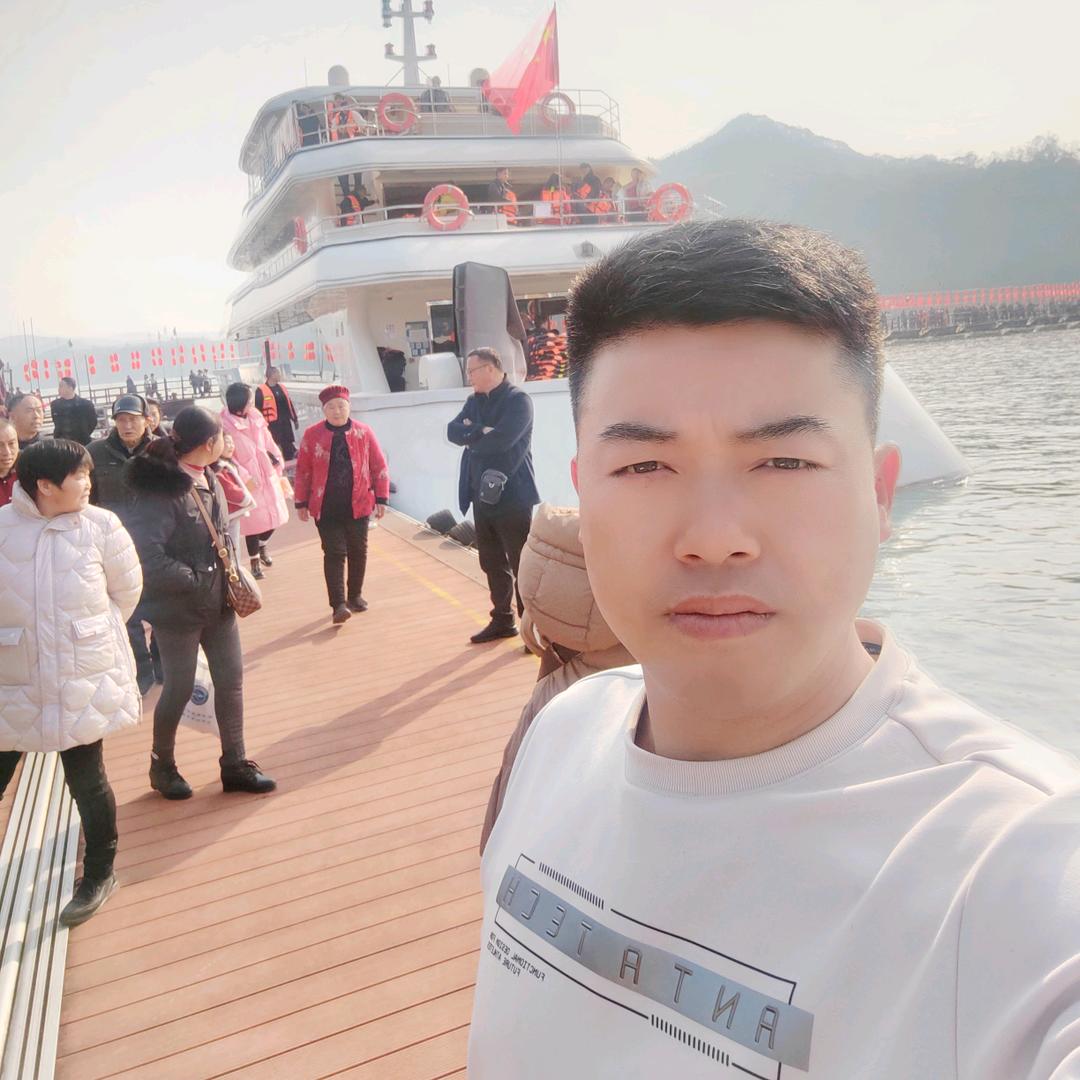 醉眼红尘