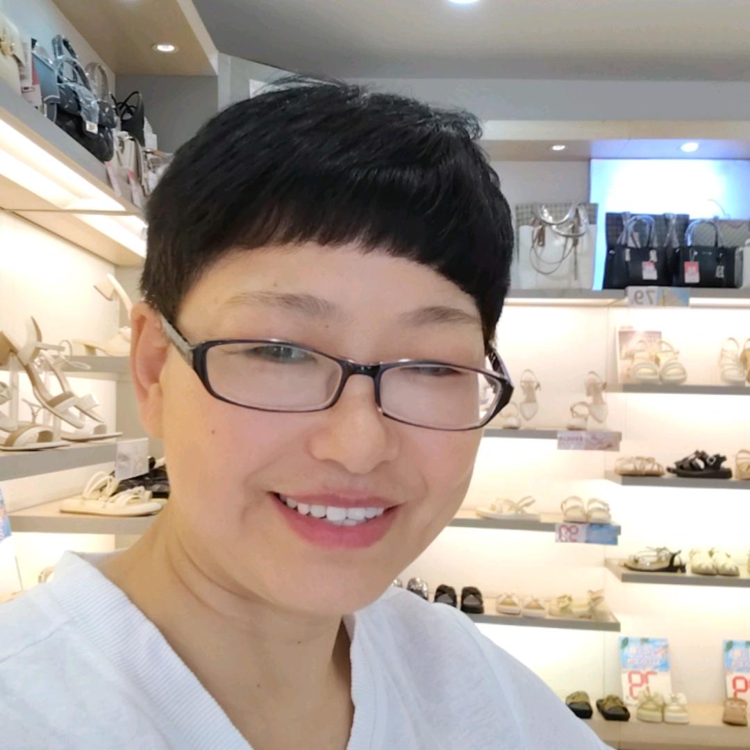 周姐：淇县大东鞋店