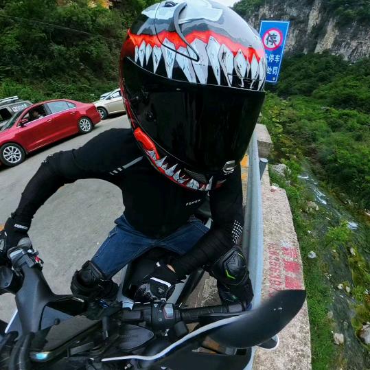 機車摩摩