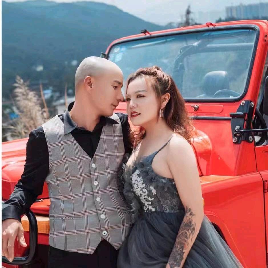 妞、给爷笑一个