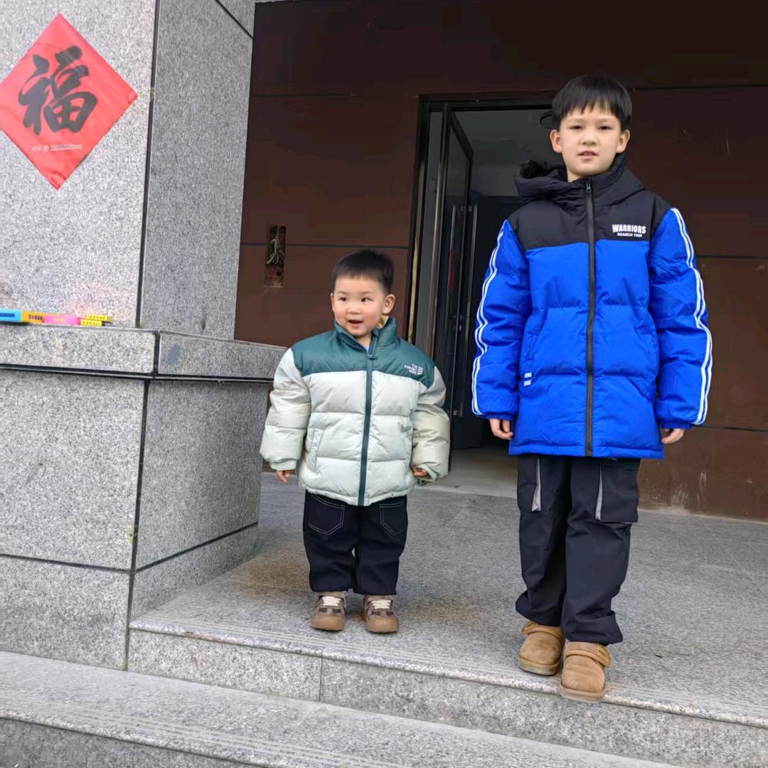 家有三个乖宝宝