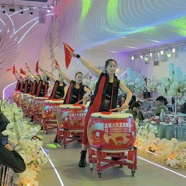 运城火凤凰军乐鼓舞团～团长〔 晶晶 〕