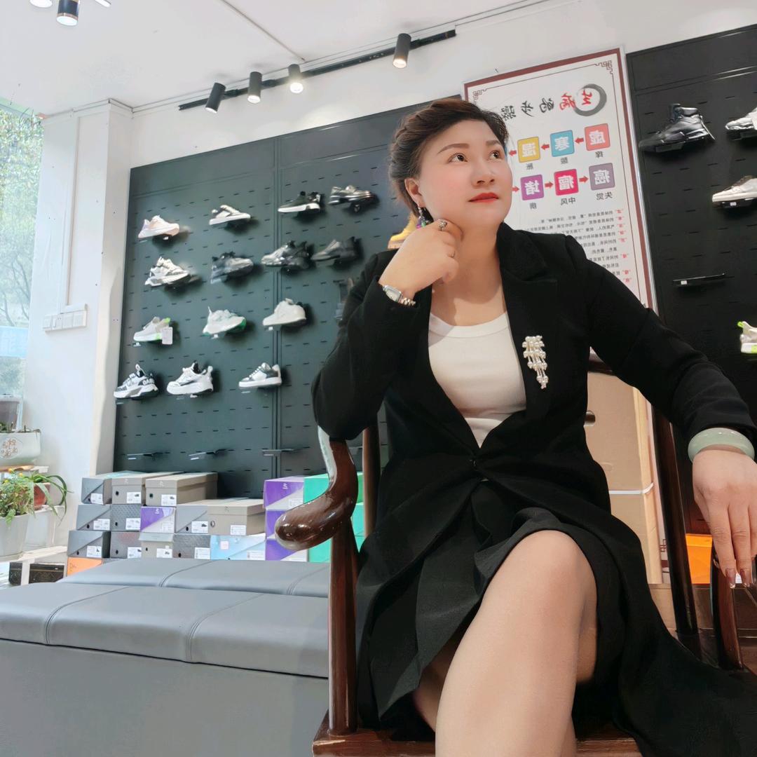 龙小荣（步力宝康养智能按摩鞋）