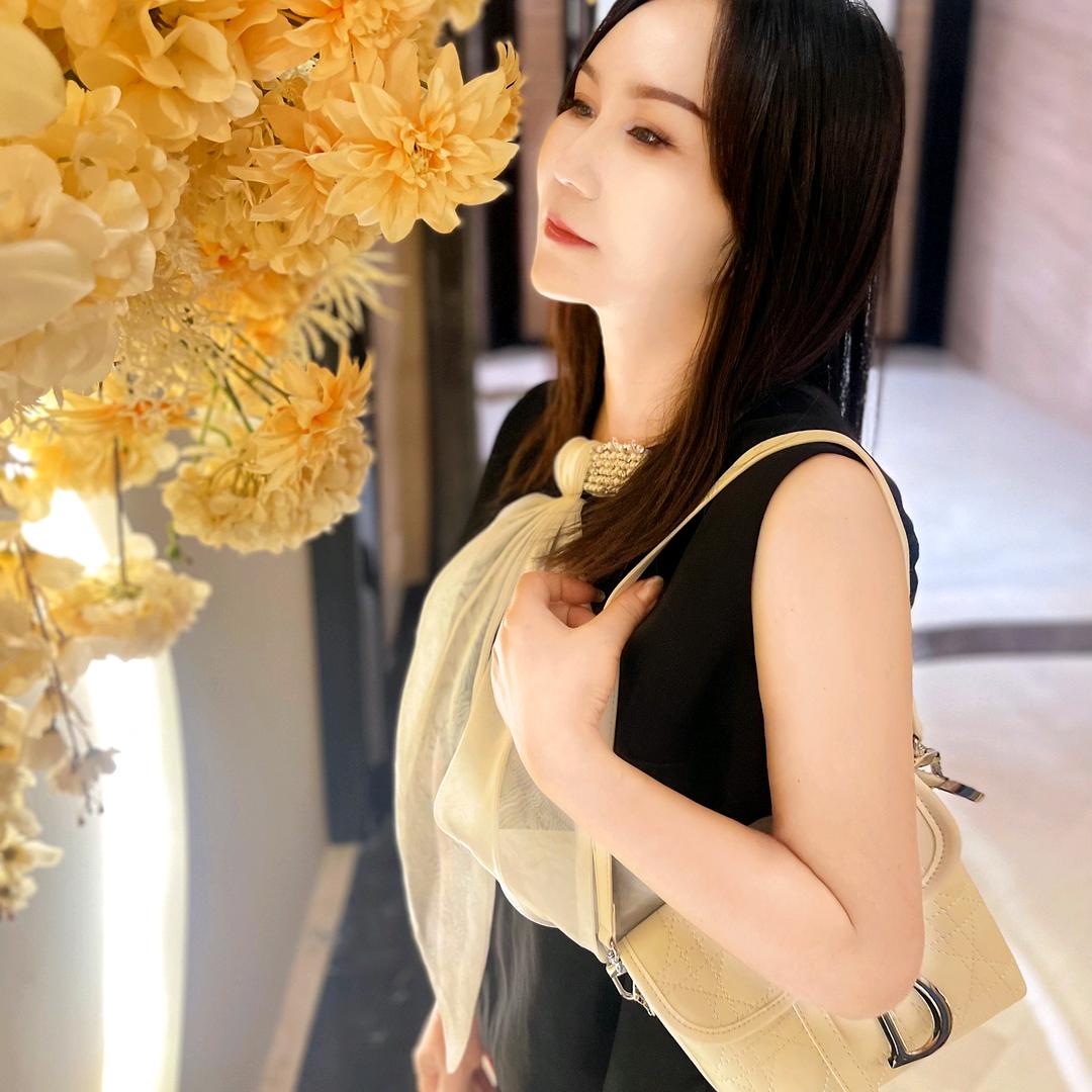 包l |  Less is More