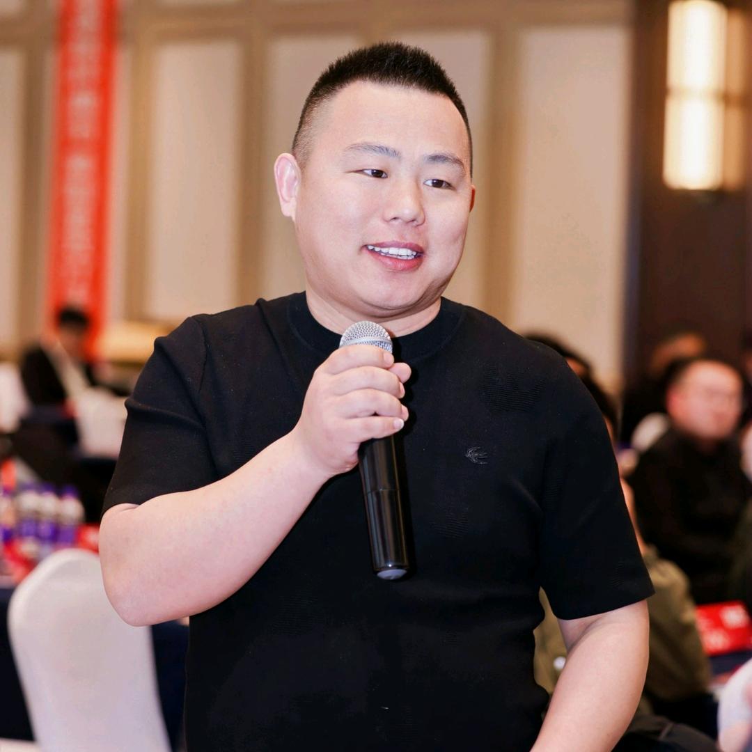 小武在努力（大王椰板材，大亚红芯精板）