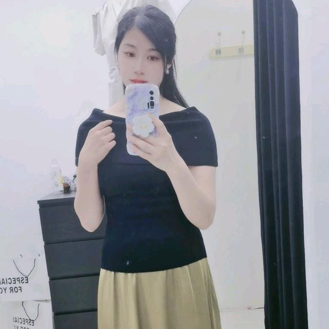 卖家具的小姐姐