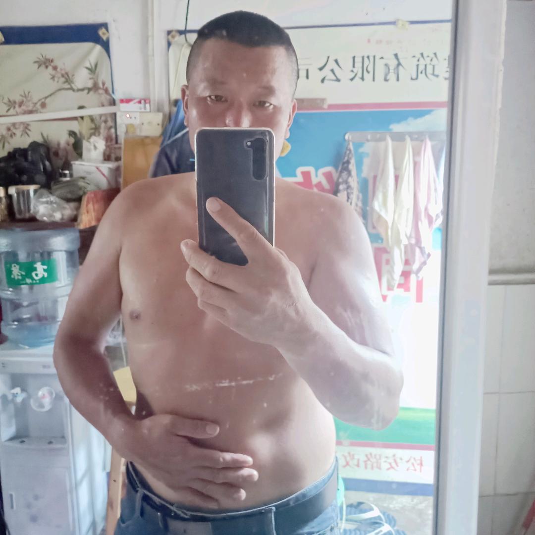 金蛇迎福。福满人生