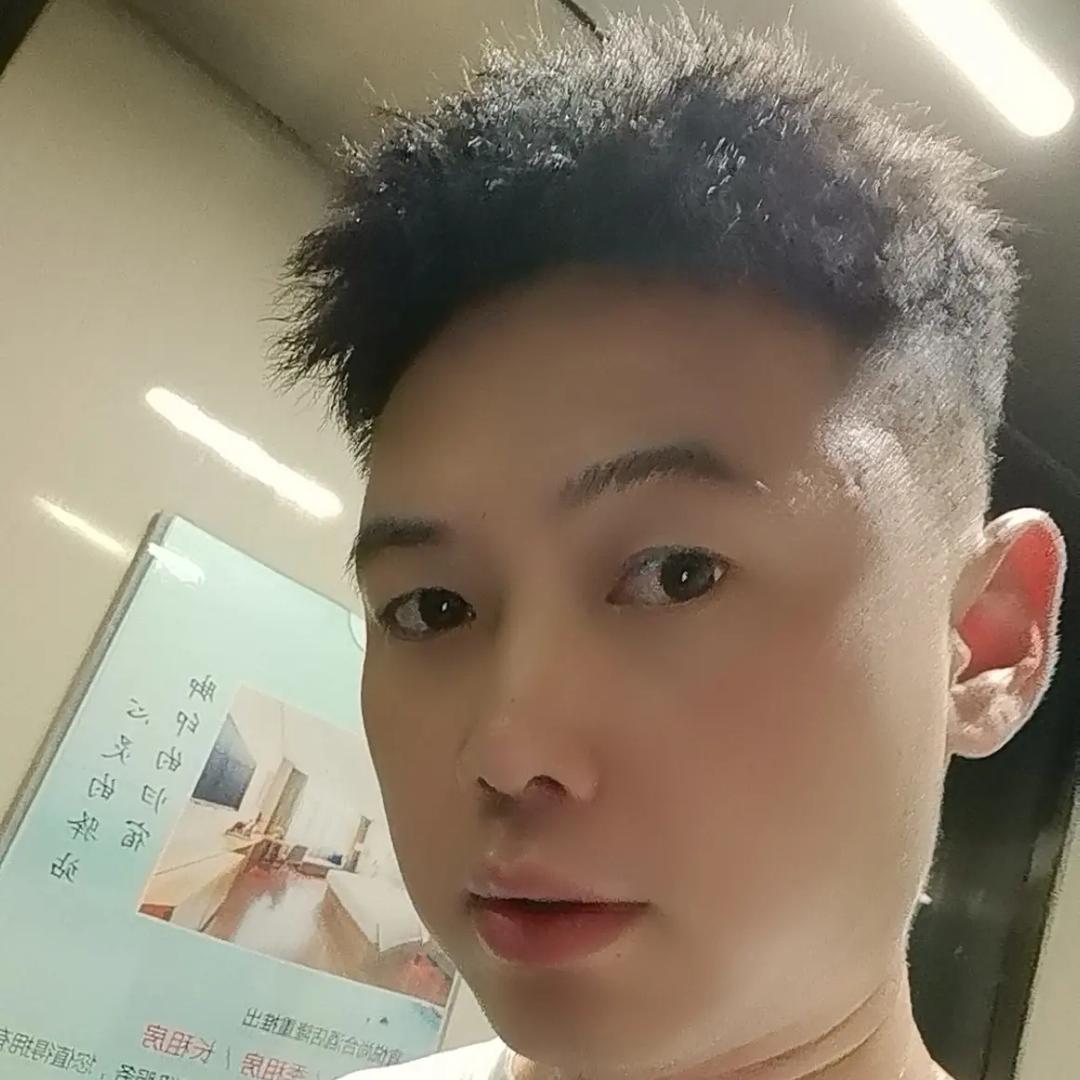 卖货车的小衣