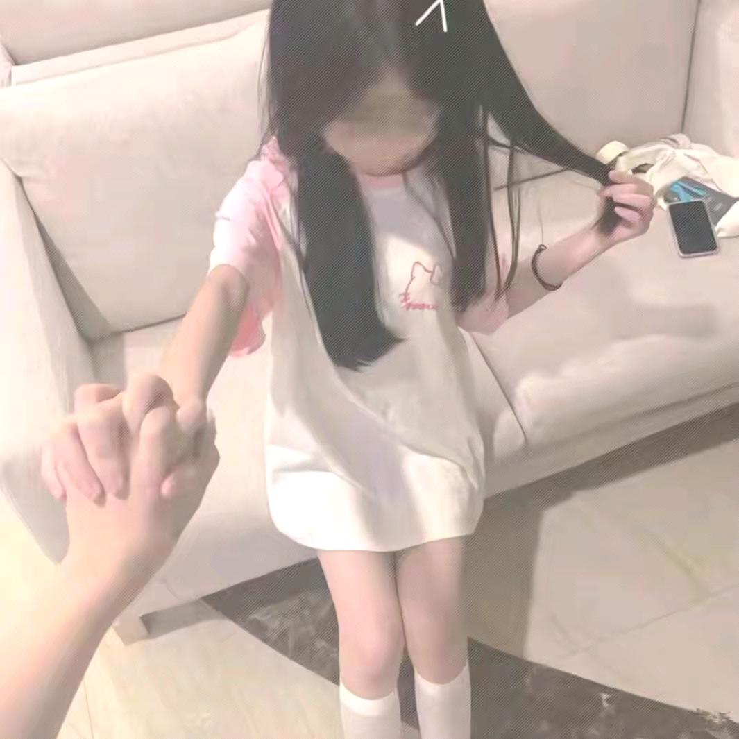 𝓵𝓾𝓷𝓪 小怡.