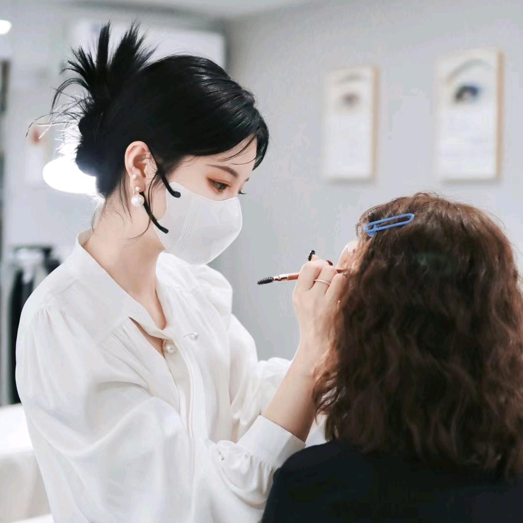 君亿美业-美甲美睫师小柳