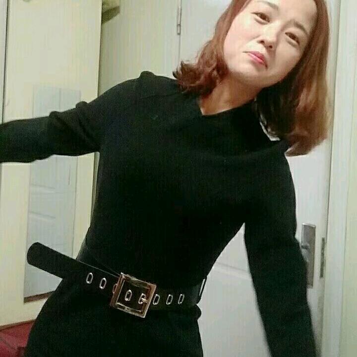 黒馬過林