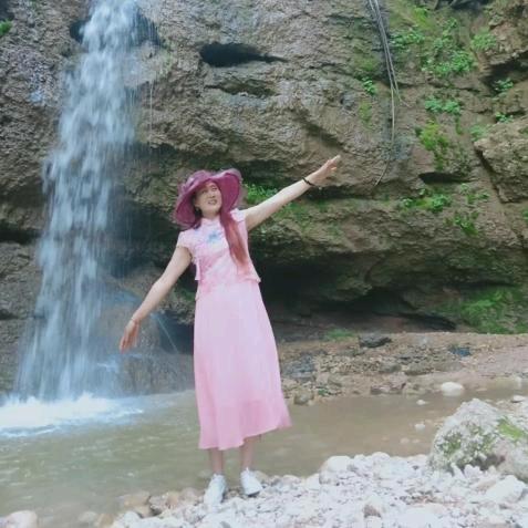 山青水秀的太子山