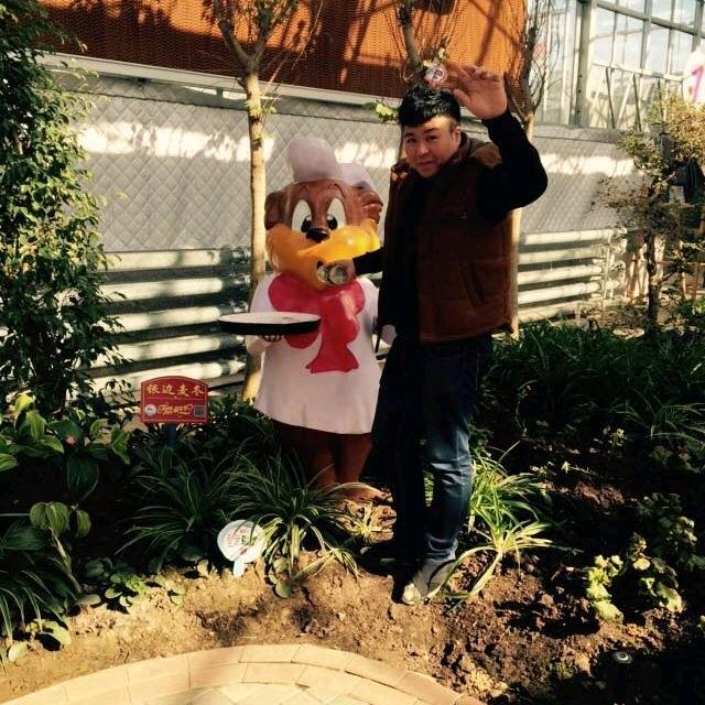 🦍  骑自行车逛酒吧