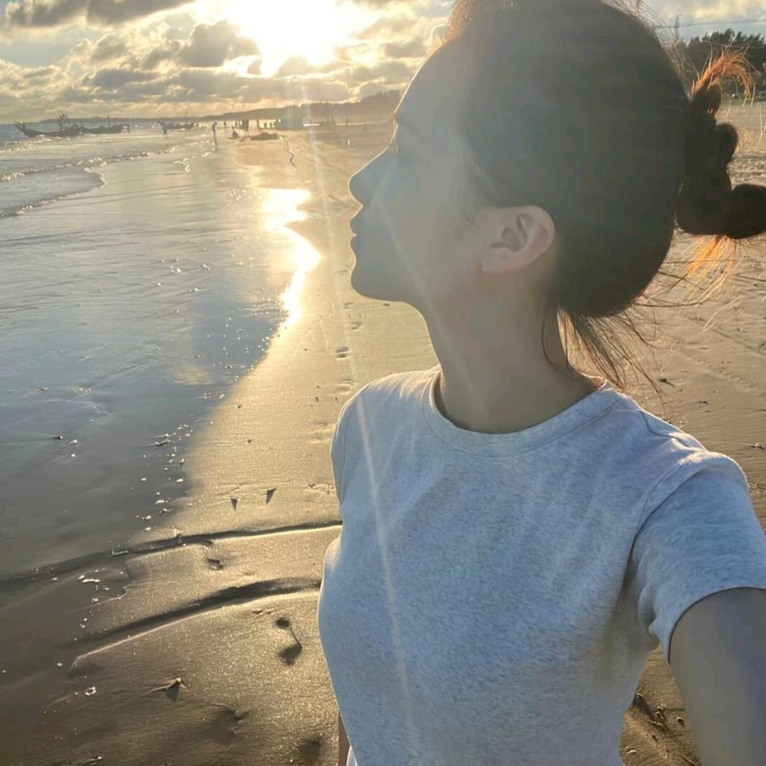 小高小高吃年糕.