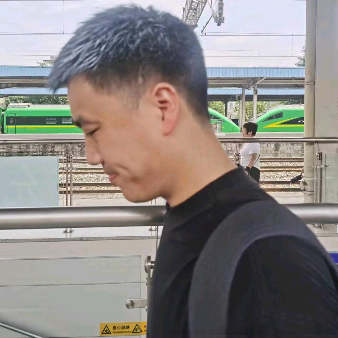 重症小李哥（三甲重症男主管护师）